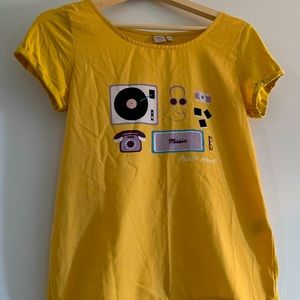 Chandail jaune/ yellow t-shirt
